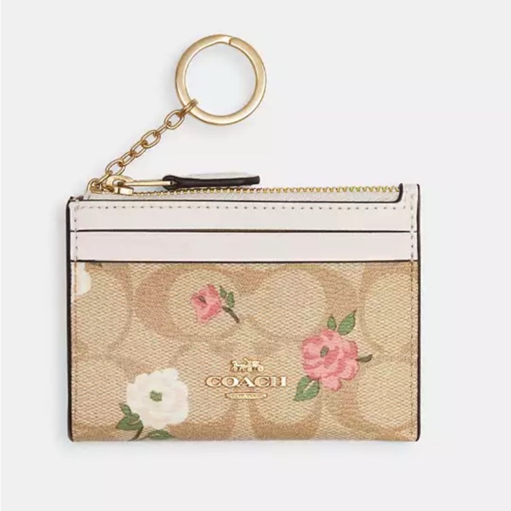 Coach: Key Card Holder💐